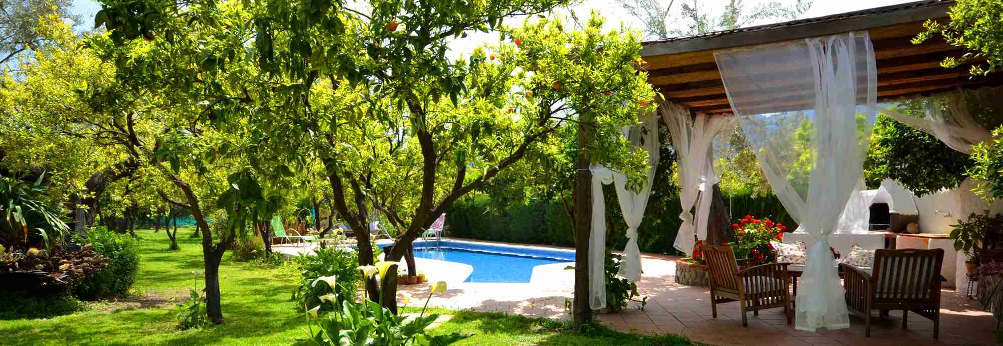 Fabulosa casa rural de 2 dormitorios con piscina privada y jardines preciosos 